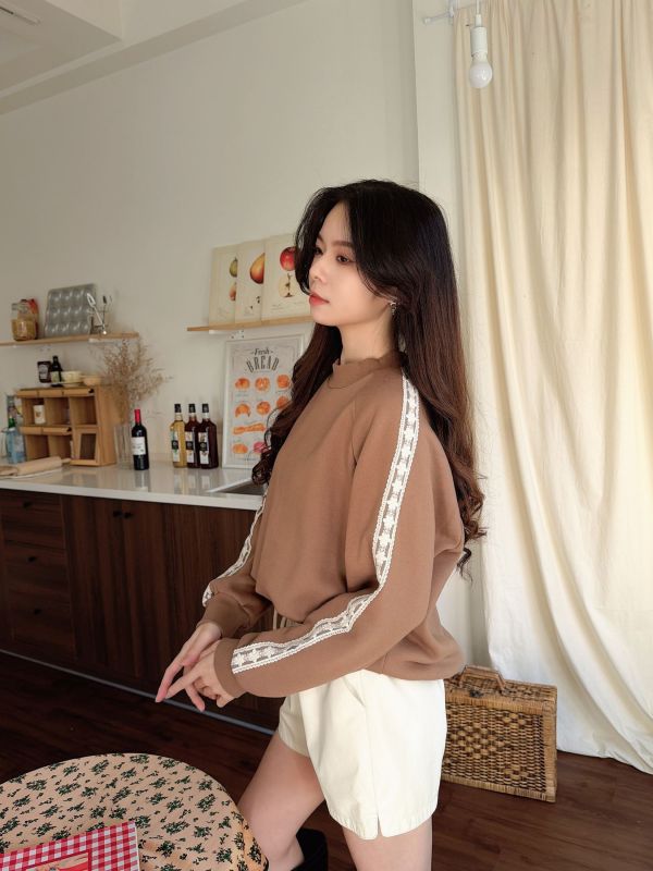 WQA86 蕾絲肩連袖立領內刷毛上衣 