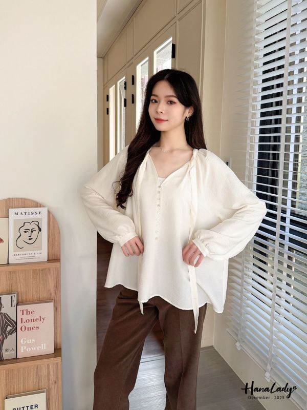 WQA83 精緻貝殼釦V領傘擺上衣 