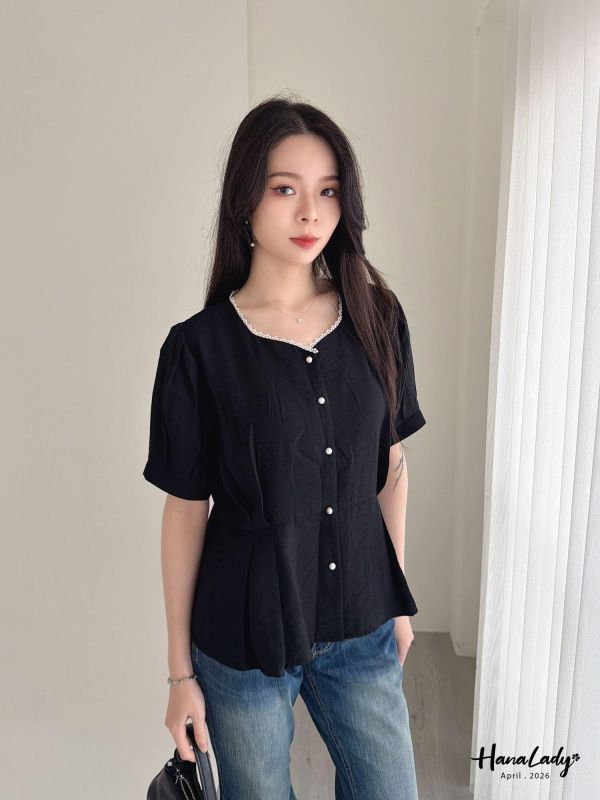 LFA36 雕花領霧面珍珠釦上衣 