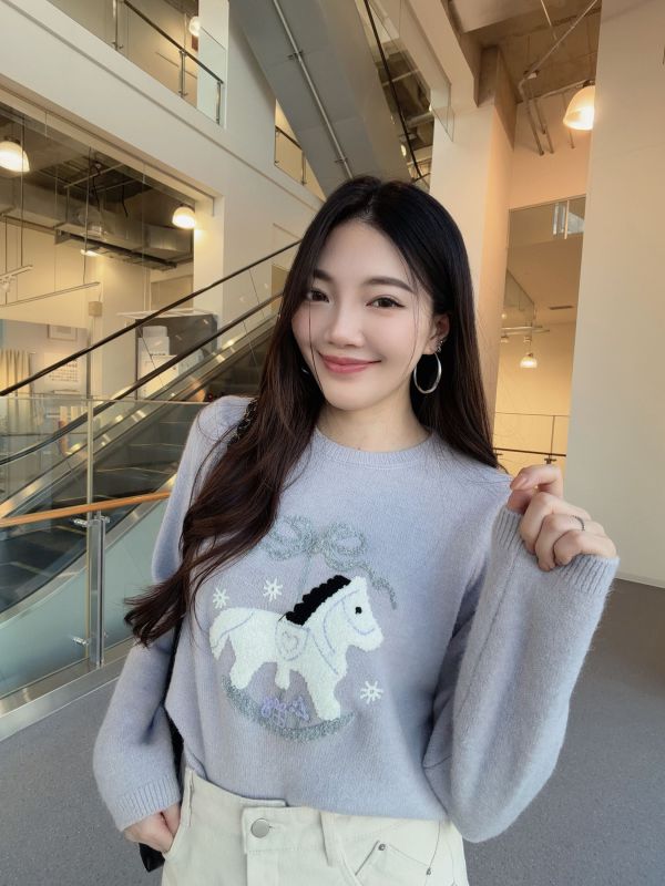 WQB03 刺繡旋轉木馬針織上衣 