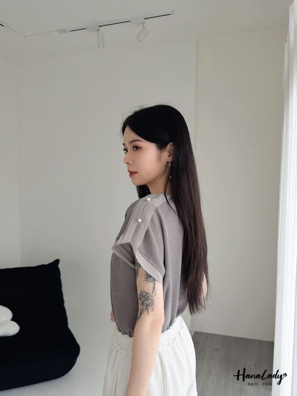 LFA37 質感珍珠肩設計上衣 