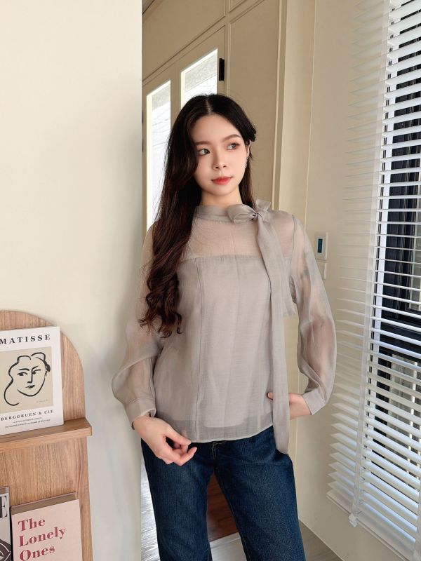 WQB20 氣質透袖領壓紋綁帶衫 