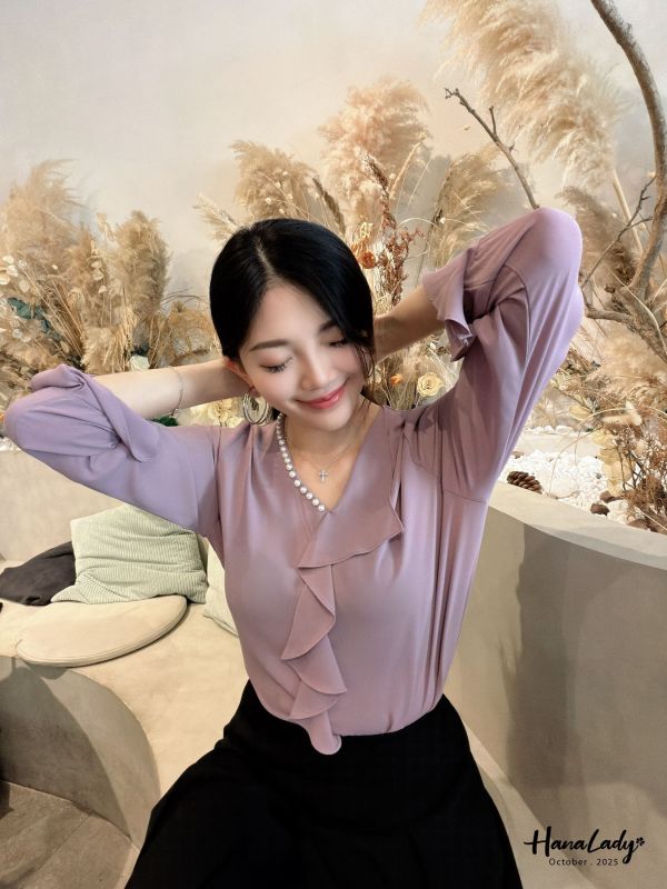 WTA37 釘珠波浪領雪紡上衣 