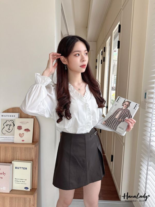 WKA42 荷葉波浪領排釦衫 