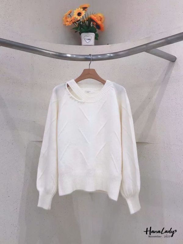 WJA85 氣質釘珠簍空針織上衣 