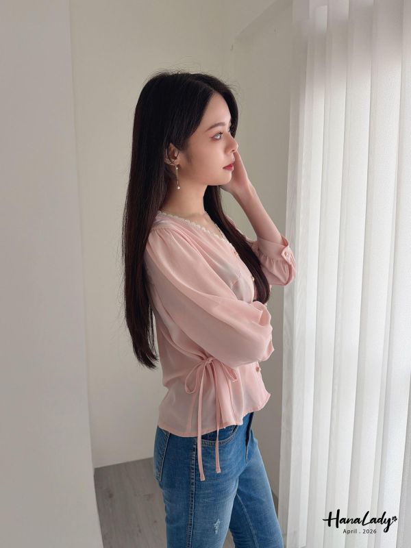 LFA67 蕾絲V領珍珠釦雪紡上衣 