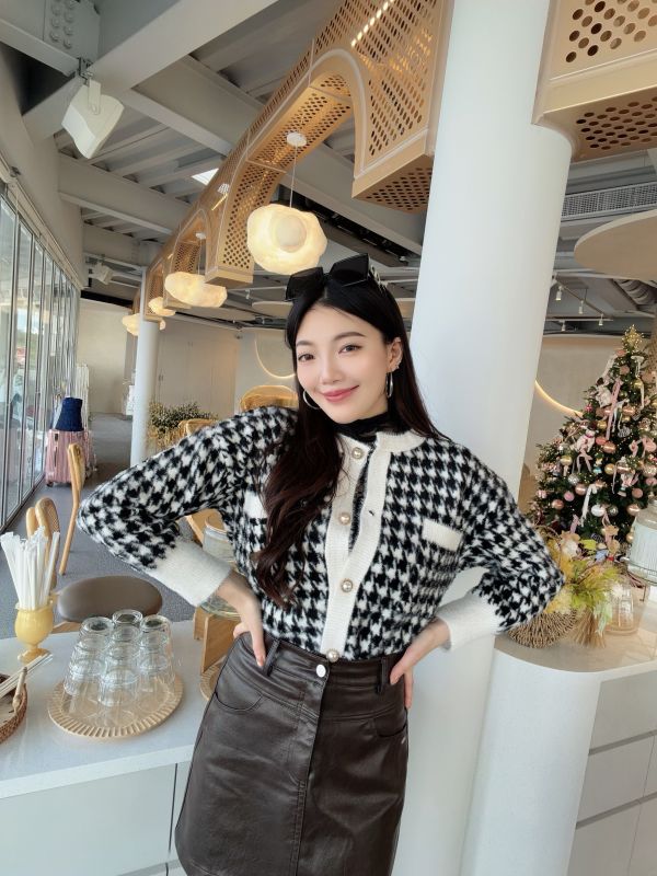 WQB69 千鳥格紋珍珠釦針織上衣 