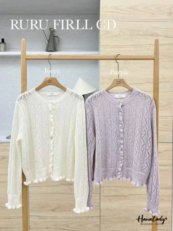 WJA09 超Q花邊領貝殼釦衫 