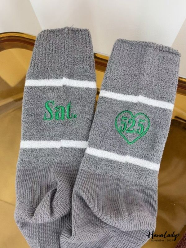 WJB31 刺繡珊瑚絨拼接棉襪 