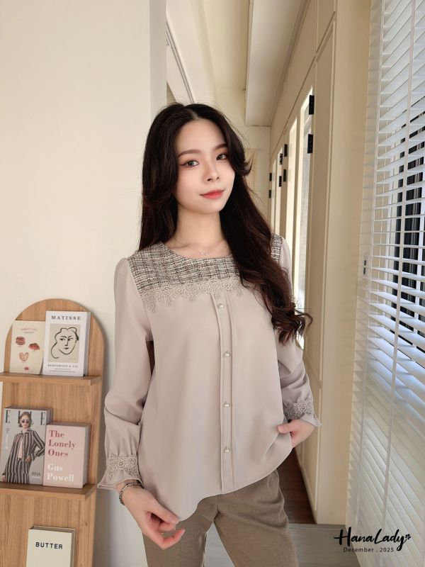 WQA08 毛呢蕾絲方領珍珠雪紡上衣 