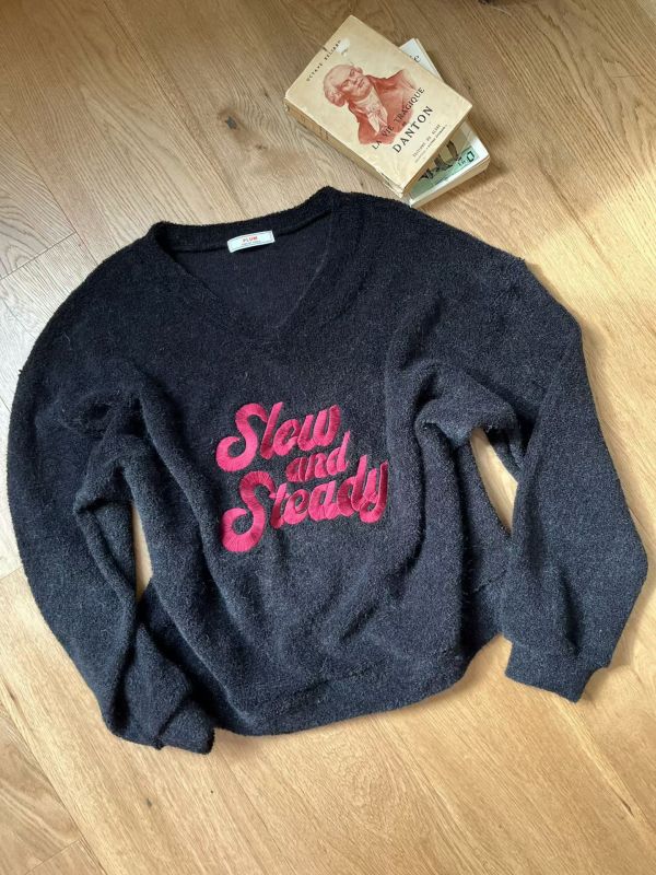 WQA34 刺繡字母V領針織上衣 