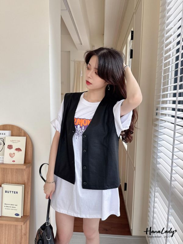 WKA39 率性三釦V線皮質背心 