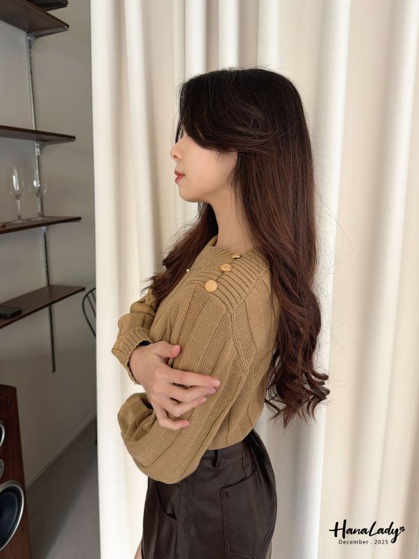 WQA59 金釦肩設計針織上衣 