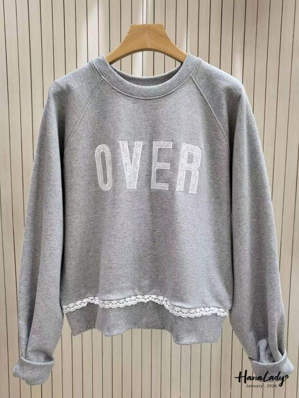 LEA77 蕾絲字母大學T 