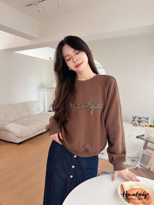 WJA24 立體毛呢字母大學T 