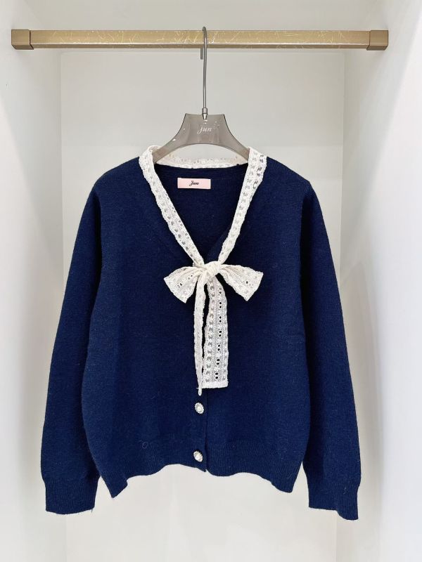 WQA22 綁結蕾絲釘珠釦針織上衣 