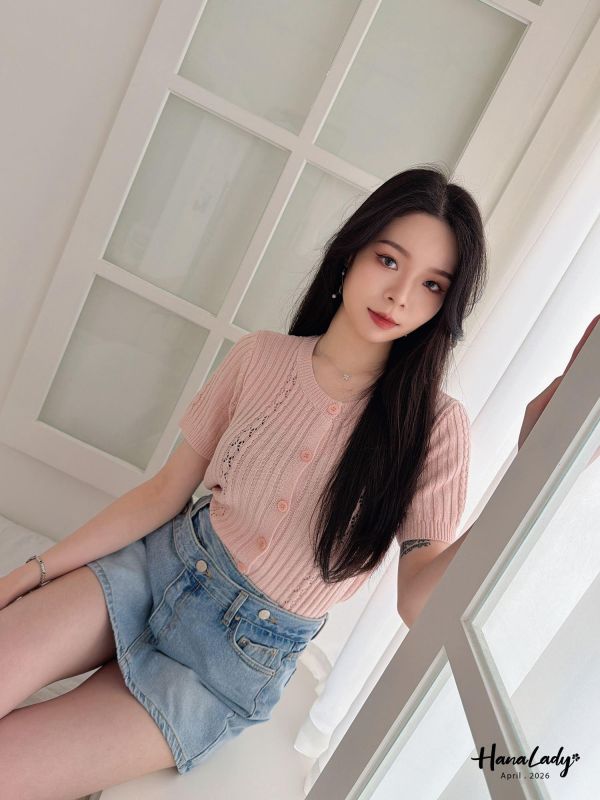 LFA68 坑條拼接麻花針織上衣 