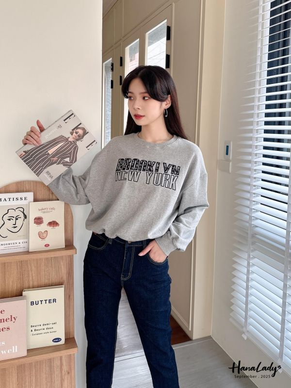 WKA29 刺繡豹紋字母大學T 