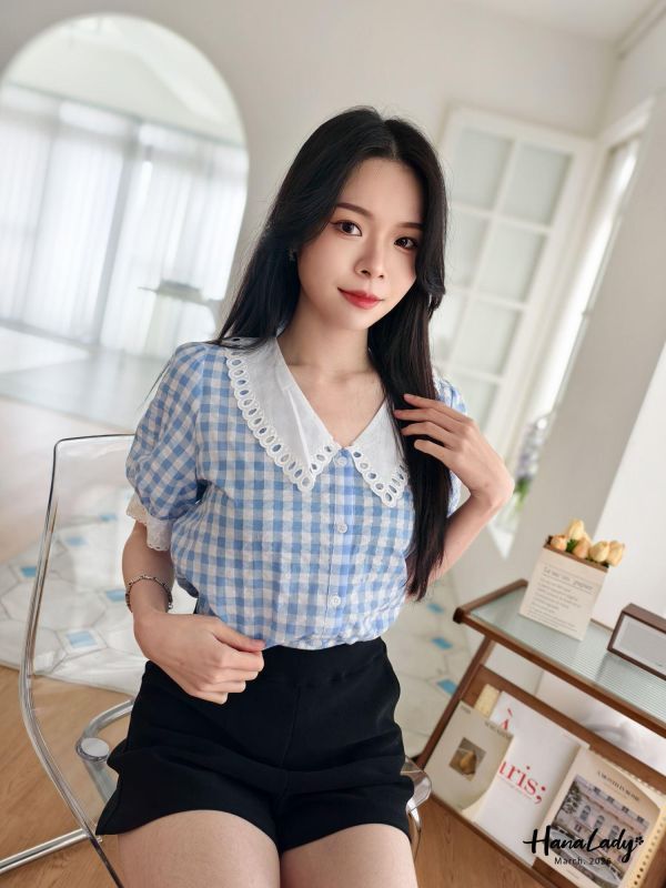 LSA23 刺繡雕花格紋上衣 