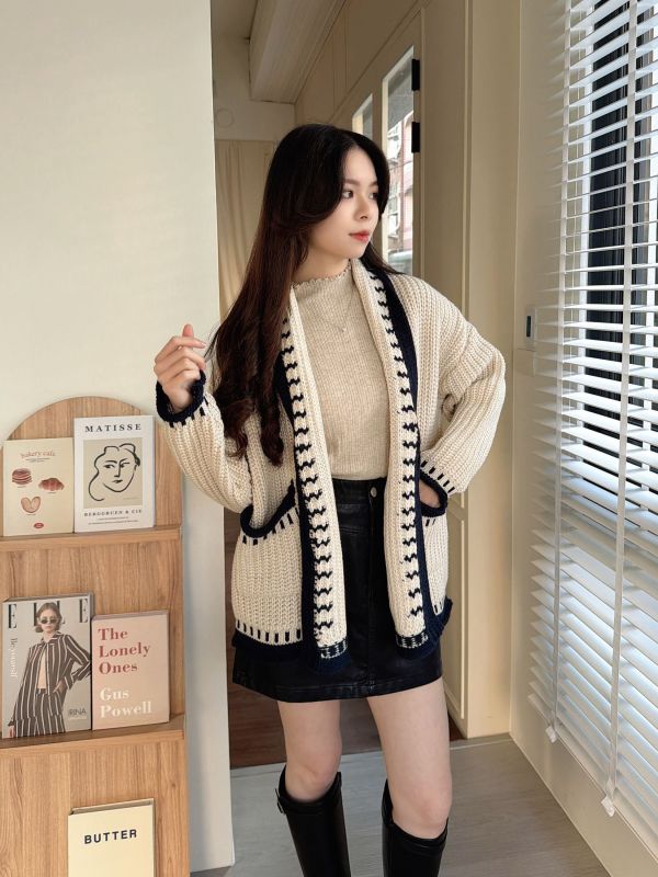 WQB26 小香風線條長版勾針織外套 