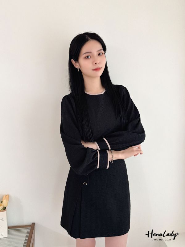 LEA57 俐落配色滾邊壓紋上衣 