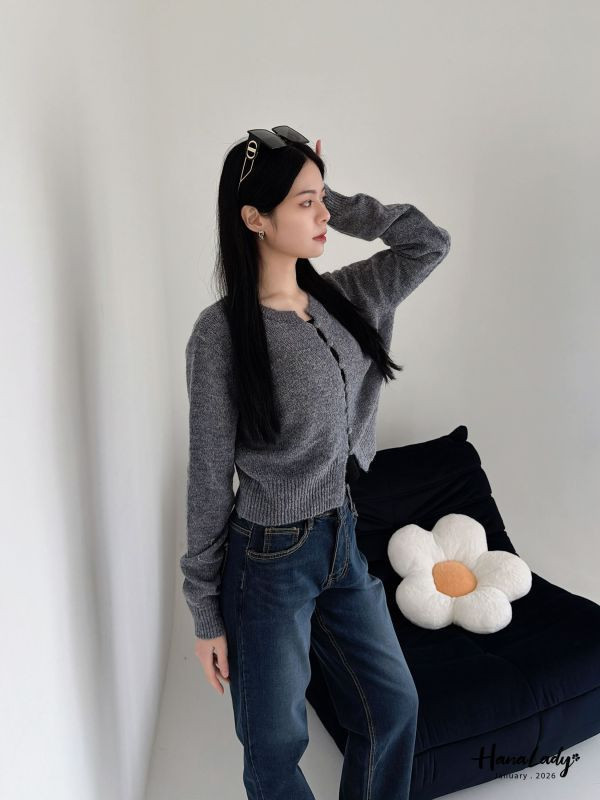 LEA61 簡約排釦設計針織上衣 