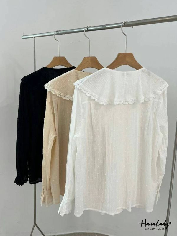 WEA92 精緻蕾絲波浪領細毛球排釦衫 