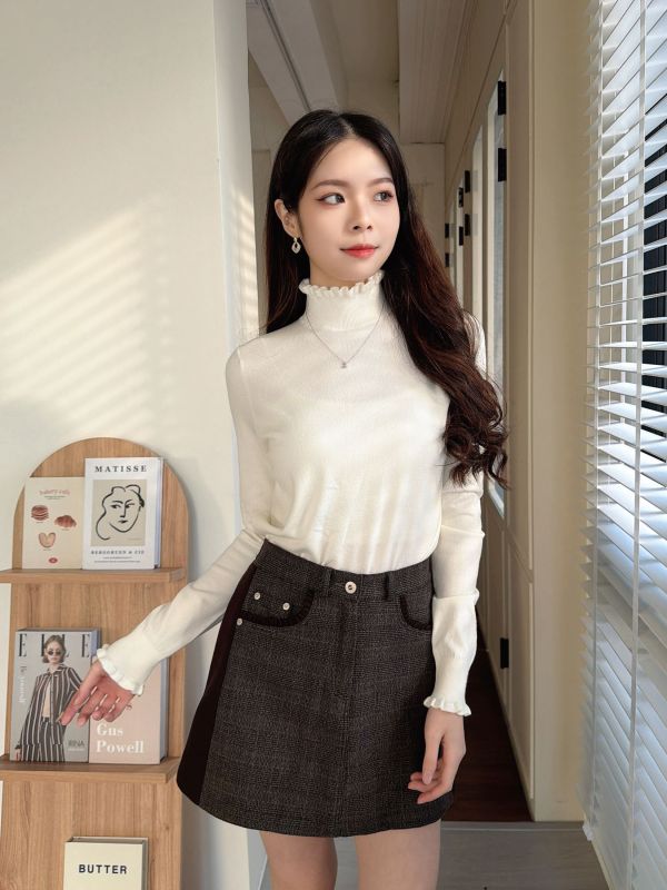 WQA61 超親膚高領QQ邊縮口上衣 