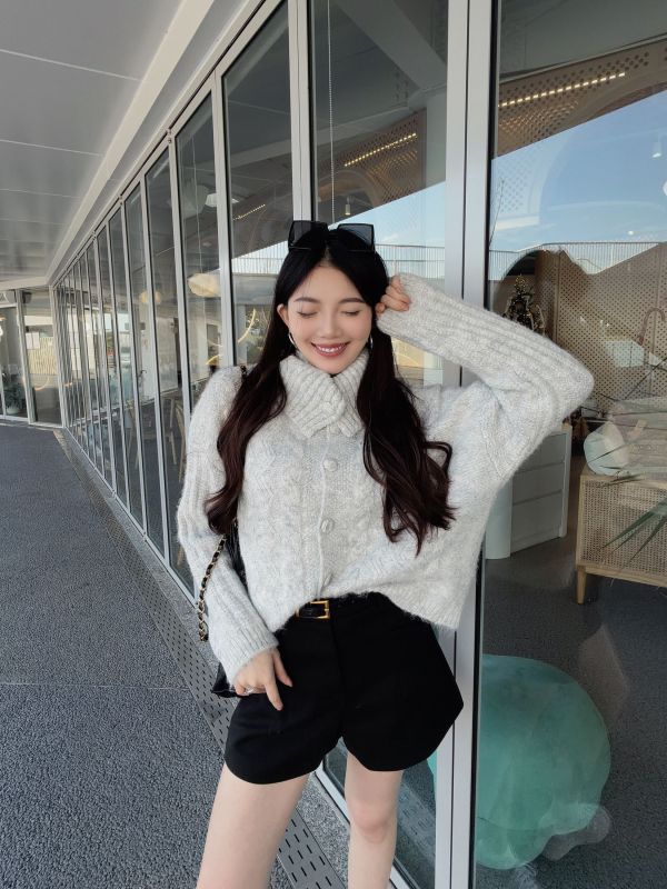 WQB22 設計感麻花波浪紋針織上衣 