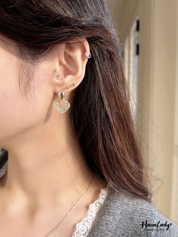 WQB45 銀針垂墜菱形閃鑽耳環 