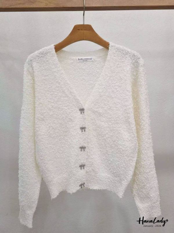 LEA54 毛毛蝴蝶結釦針織上衣 