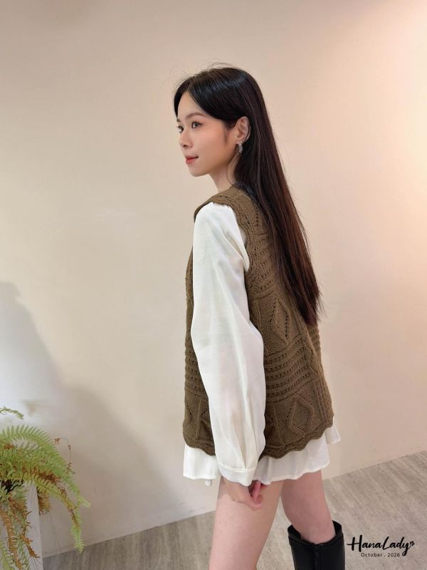 LTA22 暖呼木紋釦菱格紋針織背心 