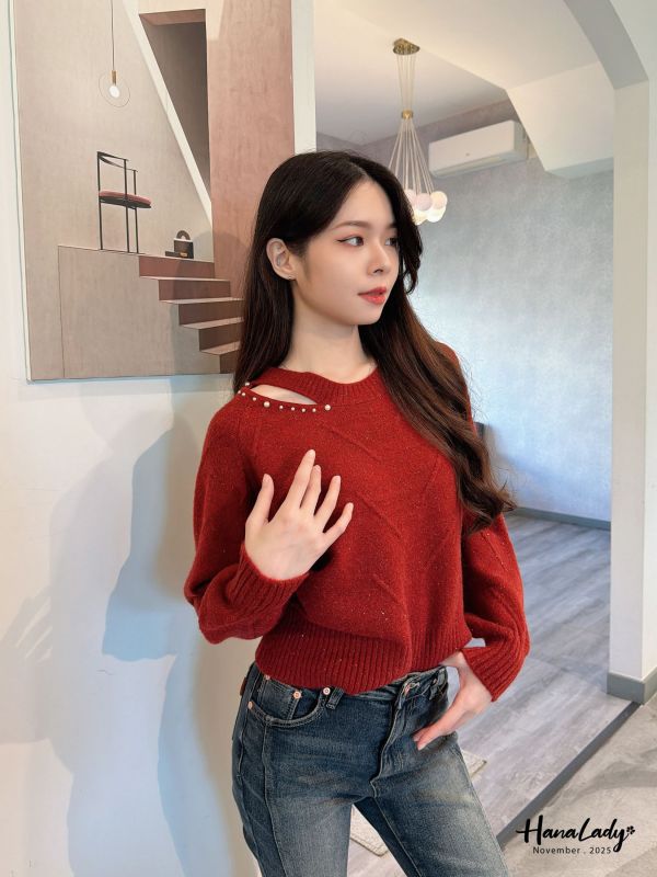 WJA85 氣質釘珠簍空針織上衣 