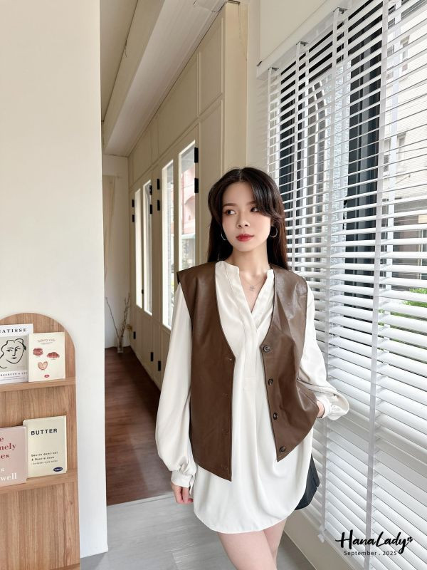 WKA39 率性三釦V線皮質背心 