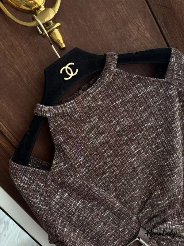 WJA51 設計感掛脖挖肩開衩上衣 