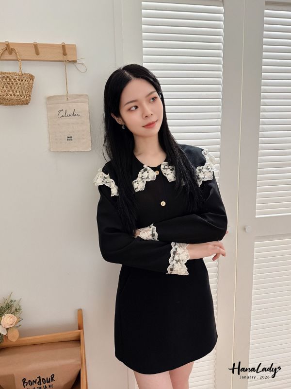 LEA58 蕾絲拼接娃娃領上衣 