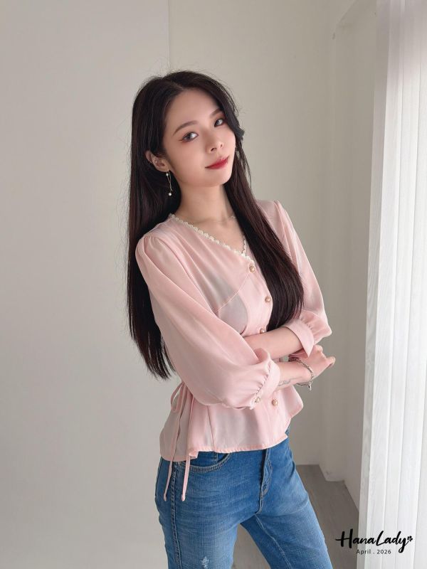 LFA67 蕾絲V領珍珠釦雪紡上衣 