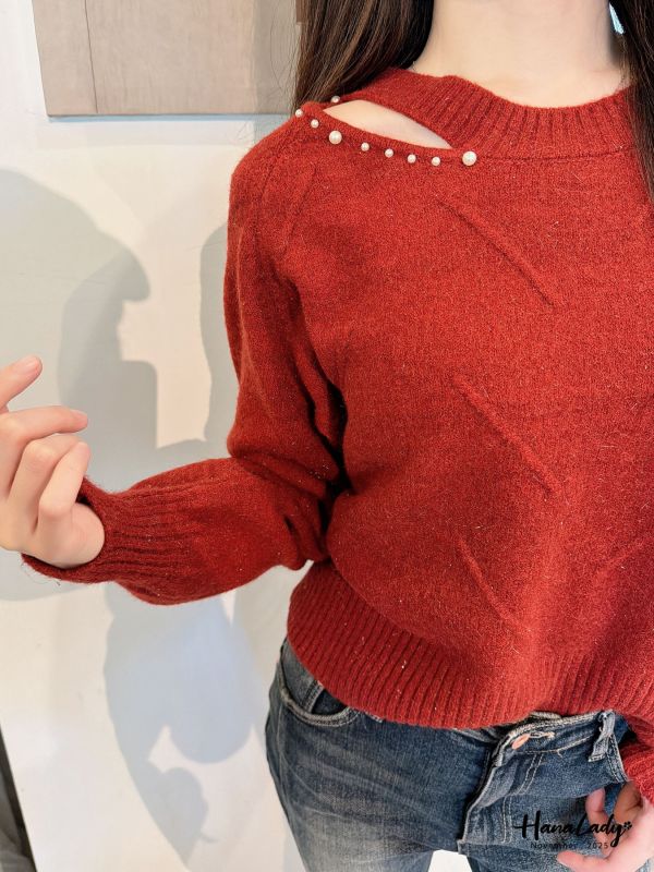 WJA85 氣質釘珠簍空針織上衣 