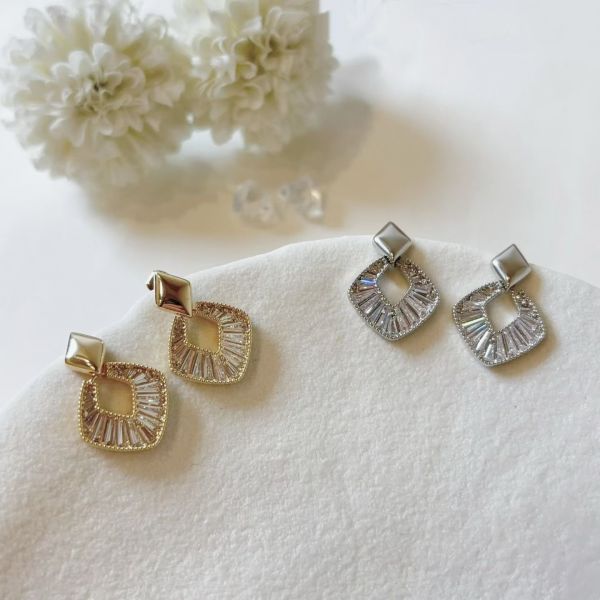 WQB45 銀針垂墜菱形閃鑽耳環 