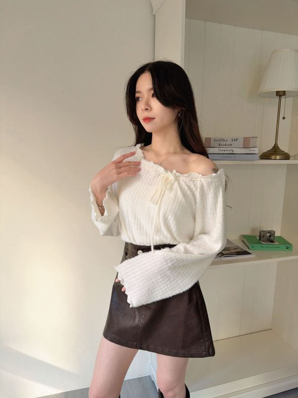 WQA68 抽繩花邊領毛毛上衣 