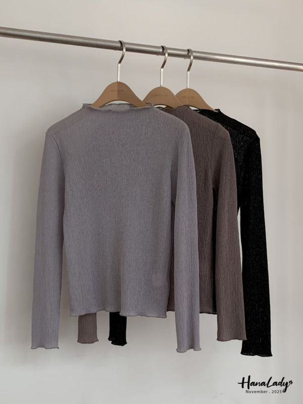 WJA61 透膚壓紋純色波浪邊上衣 