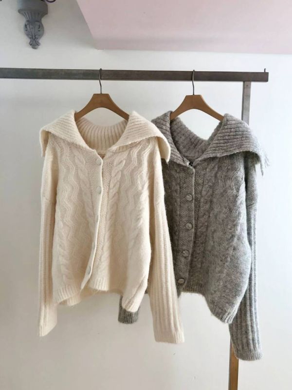 WQB22 設計感麻花波浪紋針織上衣 