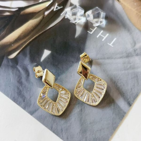 WQB45 銀針垂墜菱形閃鑽耳環 