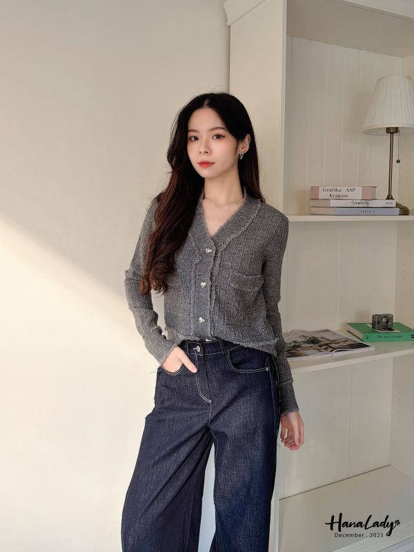 WQB25 愛心釦毛鬚邊針織上衣 