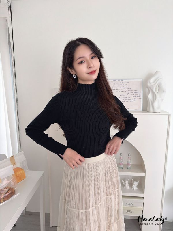 WJB15 質感款V線透肩坑條上衣 