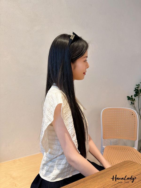 LLA83 簡約格紋布排釦上衣 
