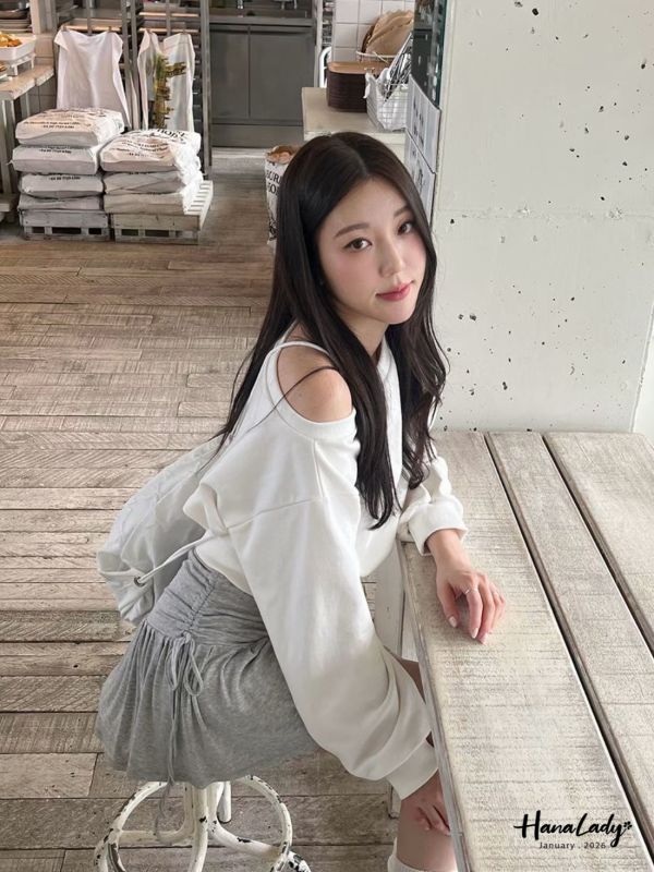 LEA74 簡約休閒斜領T 