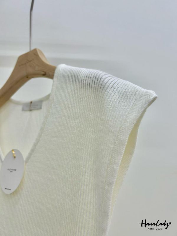 LFA06 坑條V領百搭針織背心 