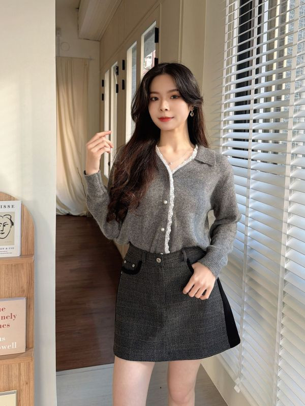 WQA58 蕾絲邊針珠釦毛料針織衫 