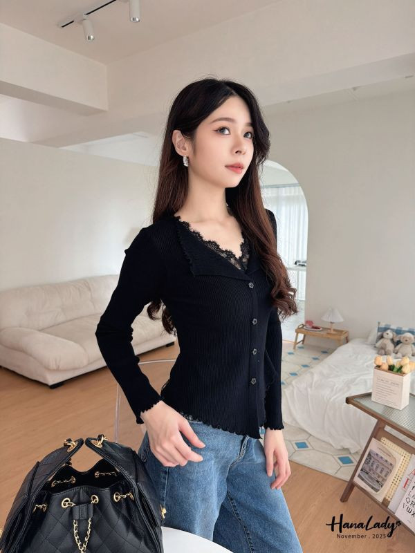 WJA04 蕾絲翻領修身針織上衣 